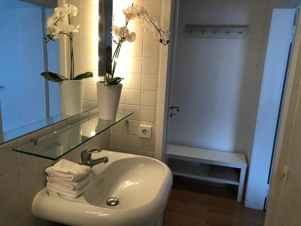 Studio B - Sunny City Business Apartment With Roof-Top Terrace For 2-4 Guests Dusseldorf