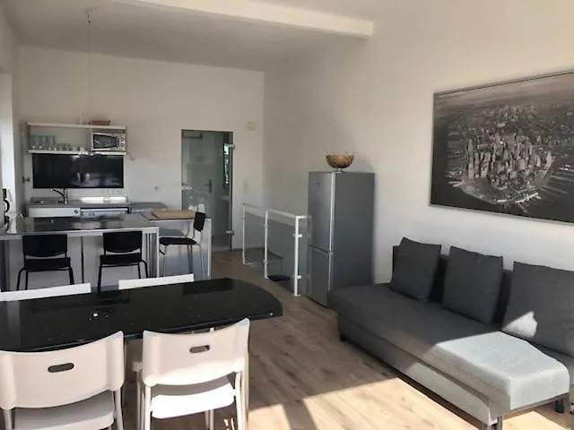 Studio B - Sunny City Business Apartment With Roof-Top Terrace For 2-4 Guests Düsseldorf Németország