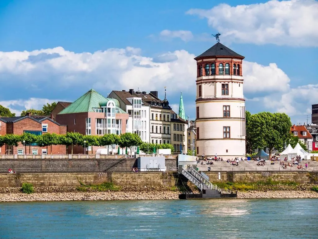 Studio B - Sunny City Business Apartment With Roof-Top Terrace For 2-4 Guests Düsseldorf Németország