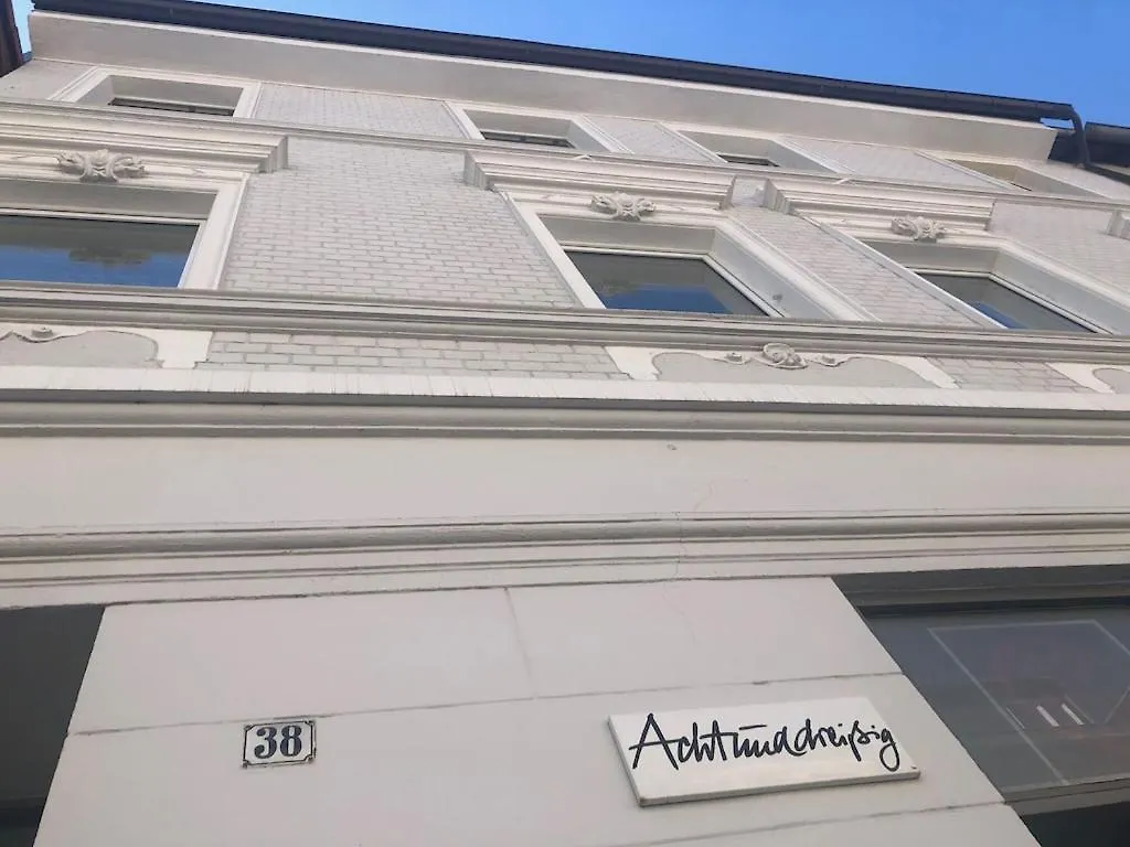 Studio B - Sunny City Business Apartment With Roof-Top Terrace For 2-4 Guests Düsseldorf 0*,  Németország